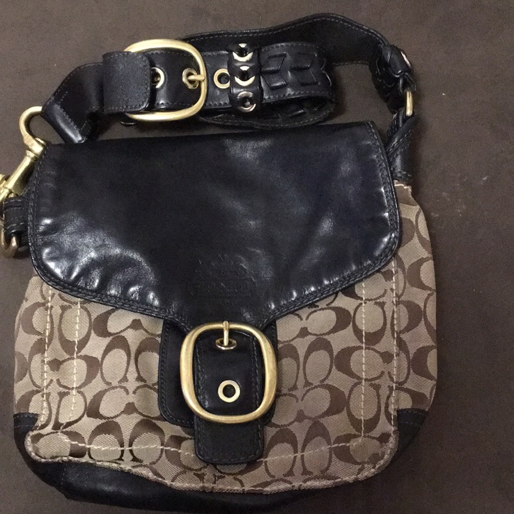 • **Authentic_cloach**  Shoulder Satchel Bag 💼